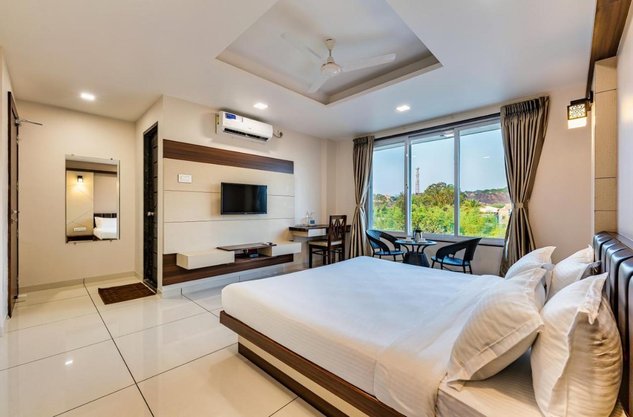 Hotel Grand Indu, 3 Star Kolhapur Extérieur photo