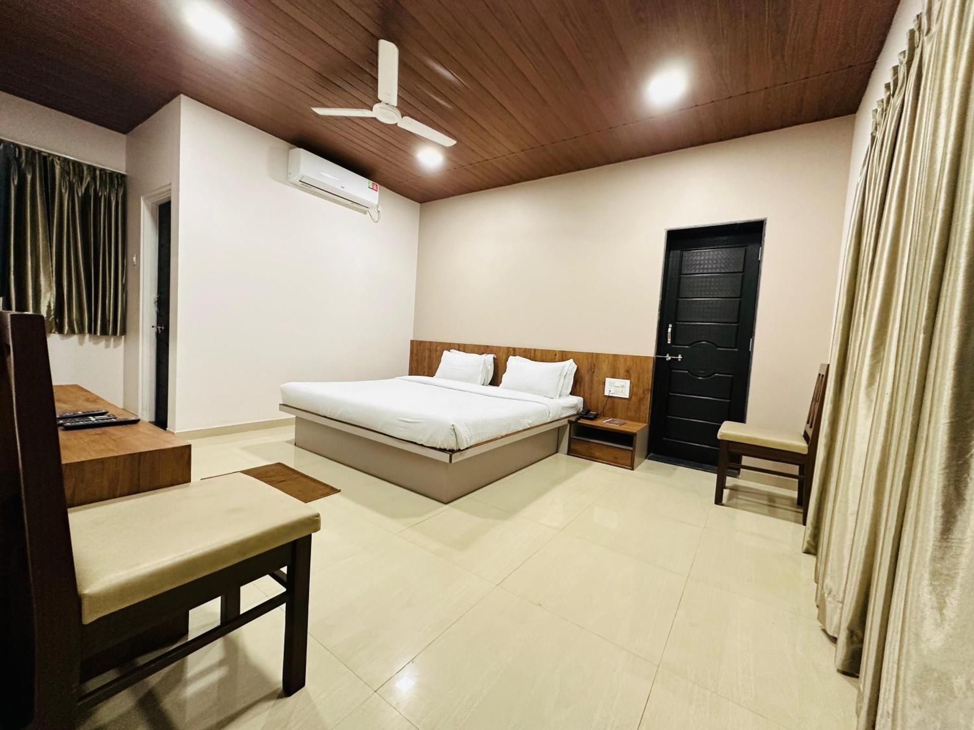 Hotel Grand Indu, 3 Star Kolhapur Extérieur photo