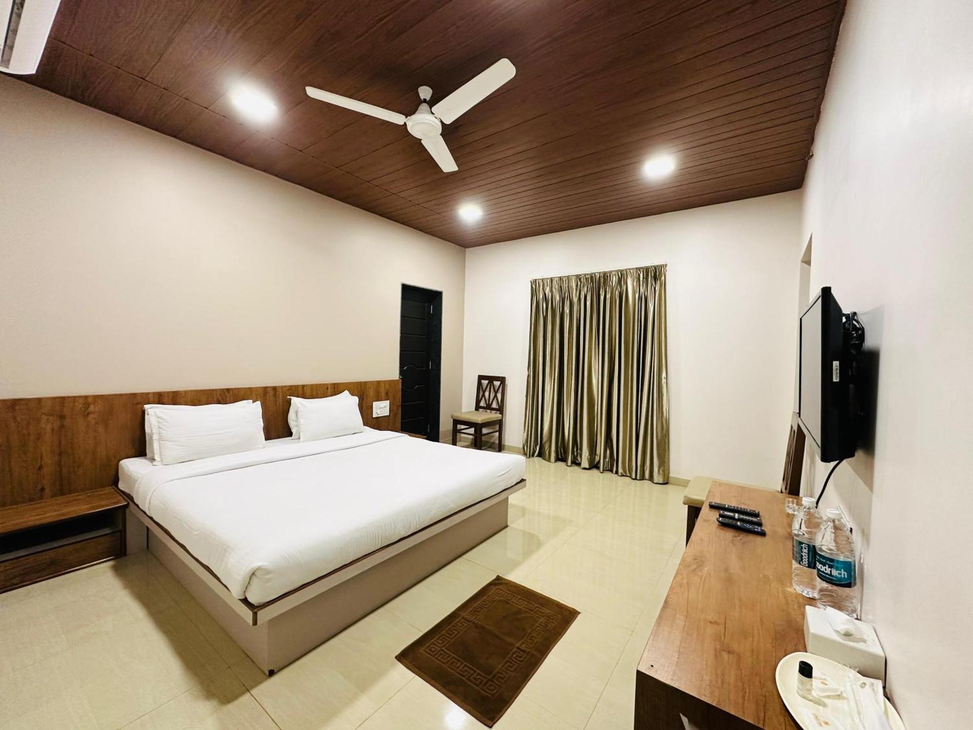 Hotel Grand Indu, 3 Star Kolhapur Extérieur photo