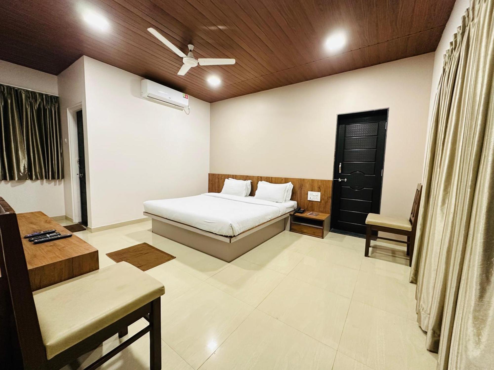 Hotel Grand Indu, 3 Star Kolhapur Extérieur photo
