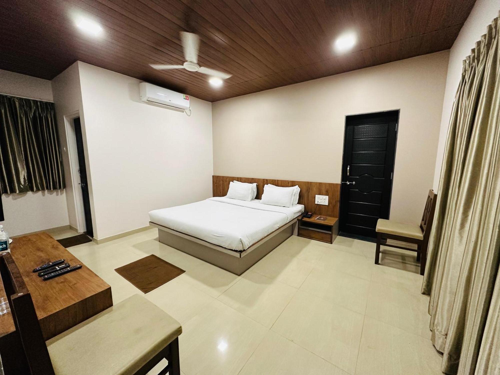 Hotel Grand Indu, 3 Star Kolhapur Extérieur photo